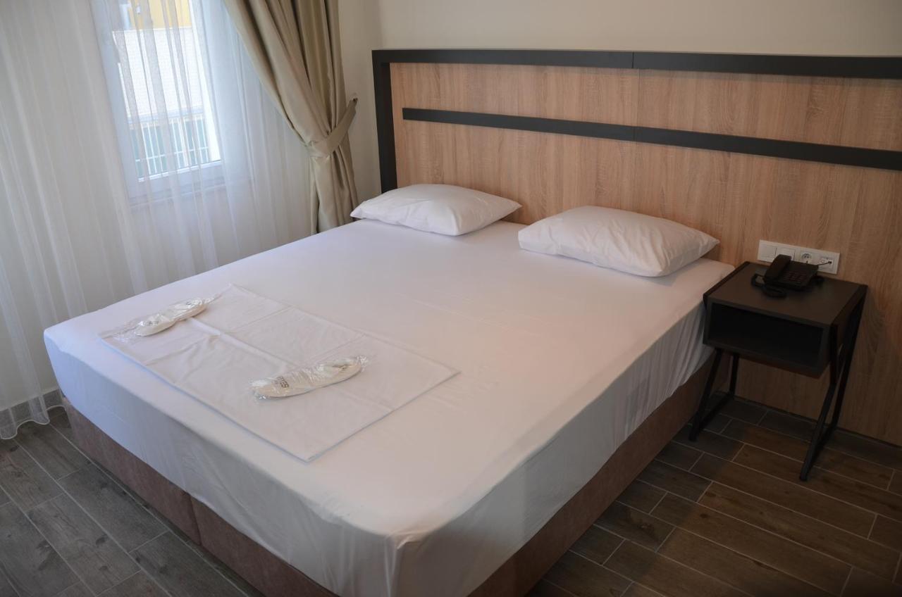 Piyes Otel *