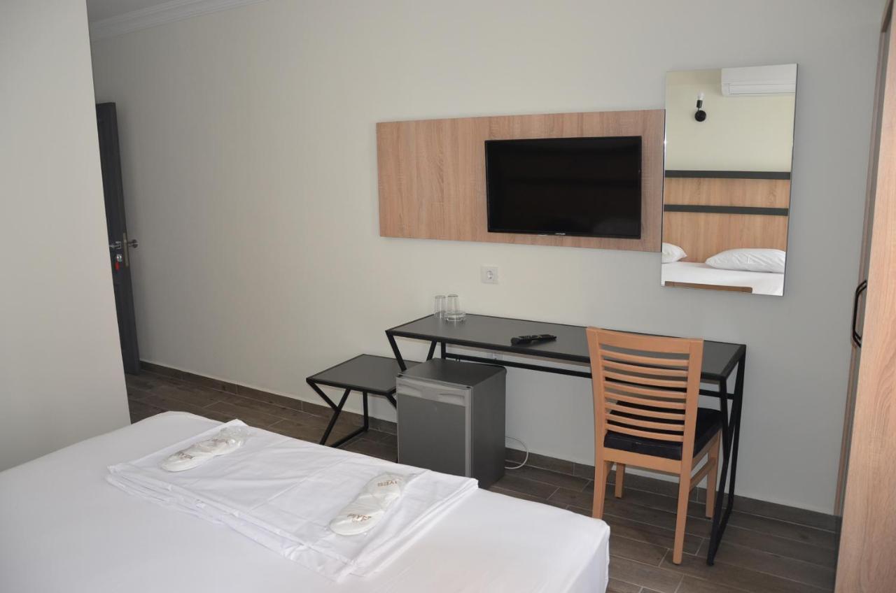 Piyes Otel
