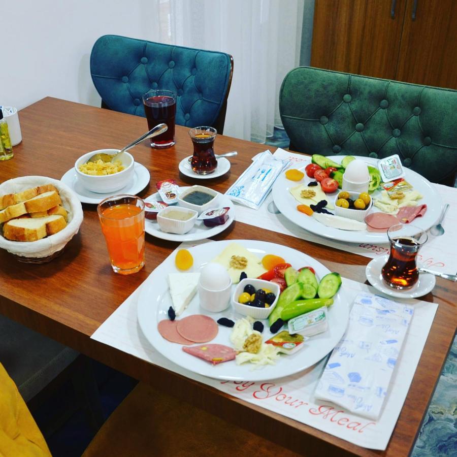 Piyes Otel